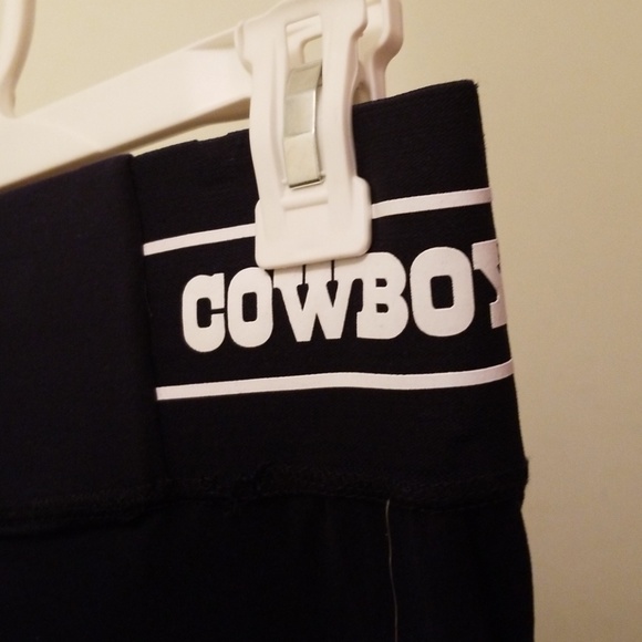 Tight - Picture 4 of 4